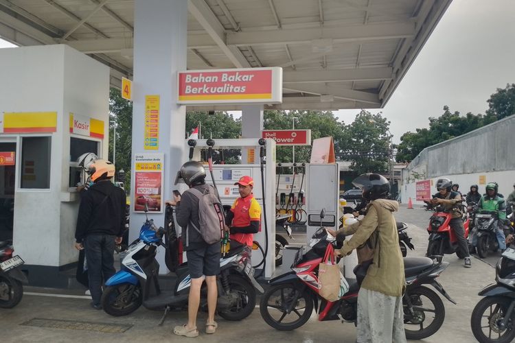 Pasokan BBM Di SPBU Shell Masih Langka
