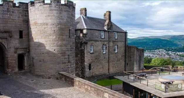 Wisatawan AS Terjebak Di Kastil Skotlandia