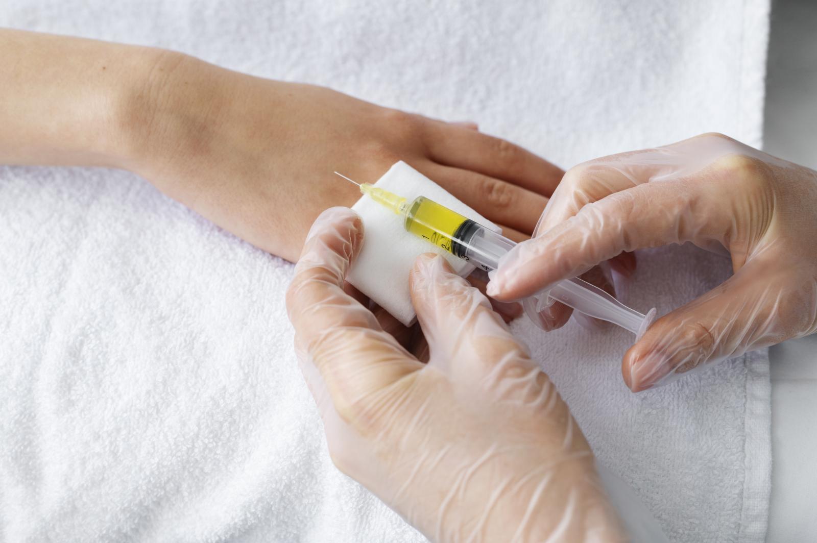 Perbedaan Infus Vitamin, Cairan, Dan Obat: Panduan Lengkap