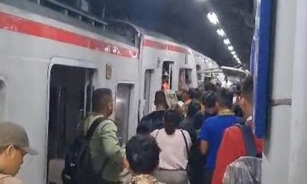 Detik Mencekam: Kecelakaan Kereta Api Di Tengah Malam