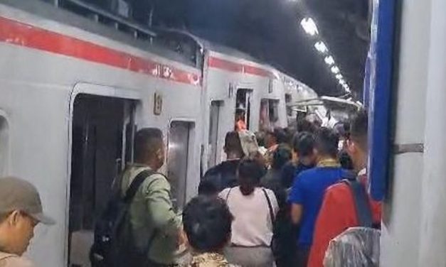 Detik Mencekam: Kecelakaan Kereta Api Di Tengah Malam