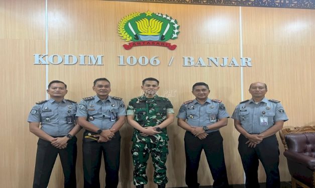 Menjalin Kerja Sama Dengan Polisi Untuk Keamanan Lingkungan