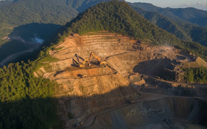 Tambang Papua: Sumber Daya Alam Strategis Dan Kontroversial