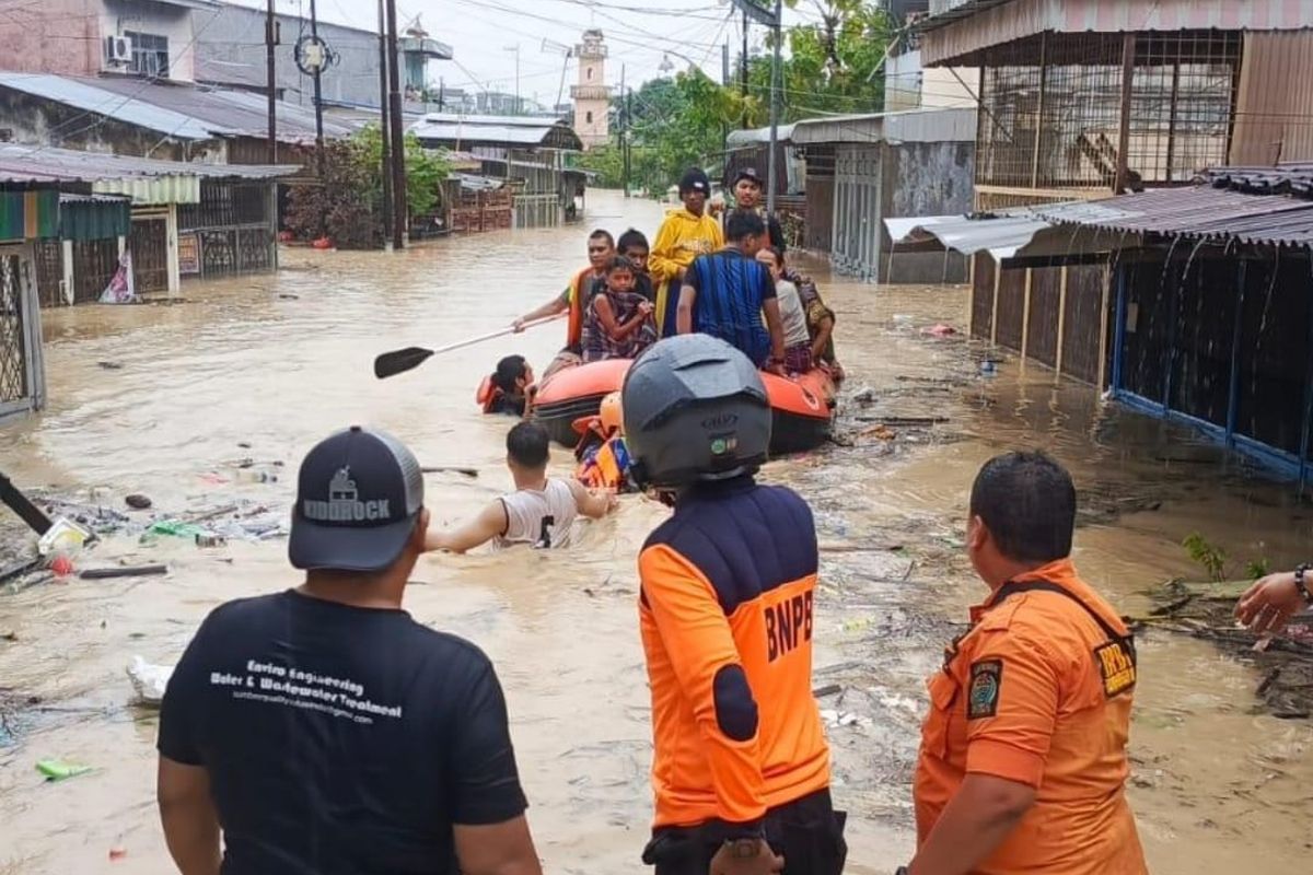 Dampak Banjir Medan: Jalan Rusak Dan Aktivitas Terganggu
