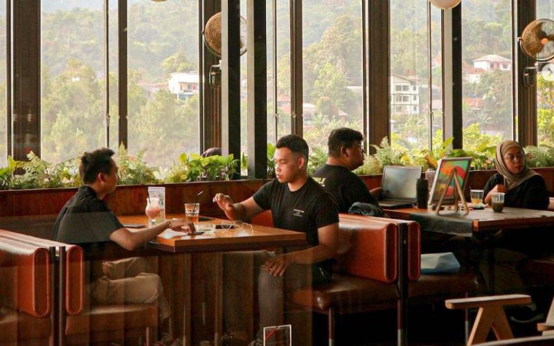 Coffee Shop: Tempat Ngopi Kini Menjadi Ruang Untuk WFA?
