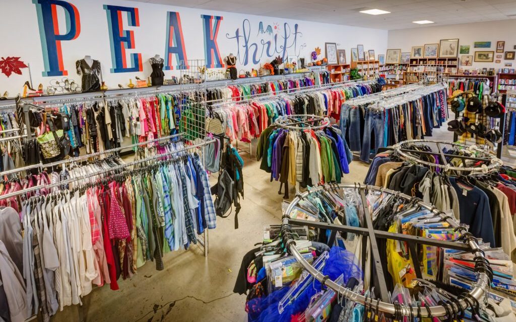 Bisnis Thrift: Peluang Usaha Pakaian Bekas Di Anak Muda
