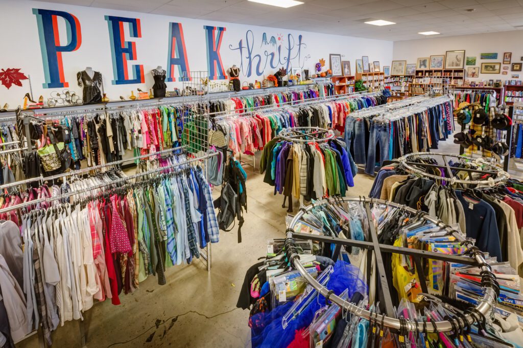 Bisnis Thrift: Peluang Usaha Pakaian Bekas Di Anak Muda